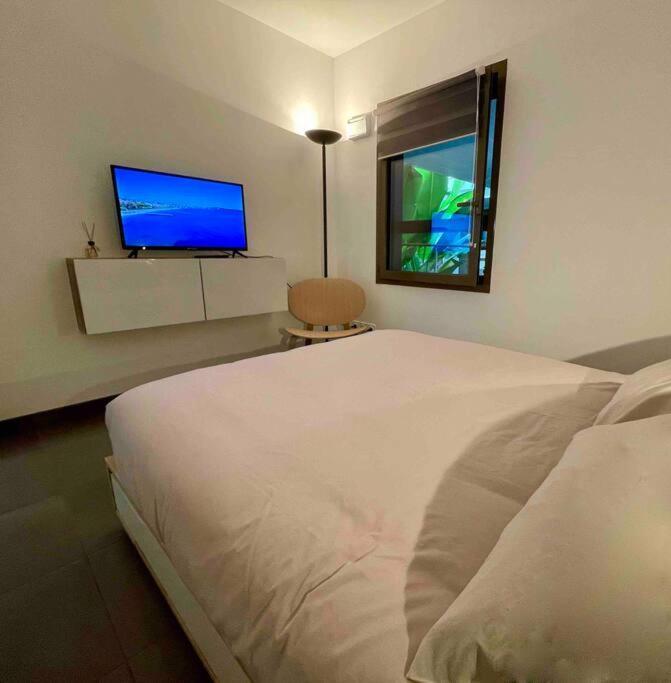 Superbe Appartement, Piscine, Vue Mer Et Montagnes Antibes Exterior foto